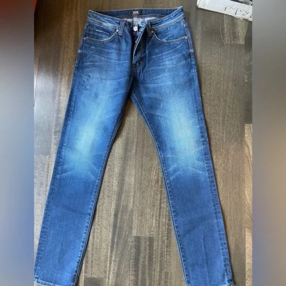 NWOT Neuw Demim - Light Blue Iggy Skinny - Size: 31/32